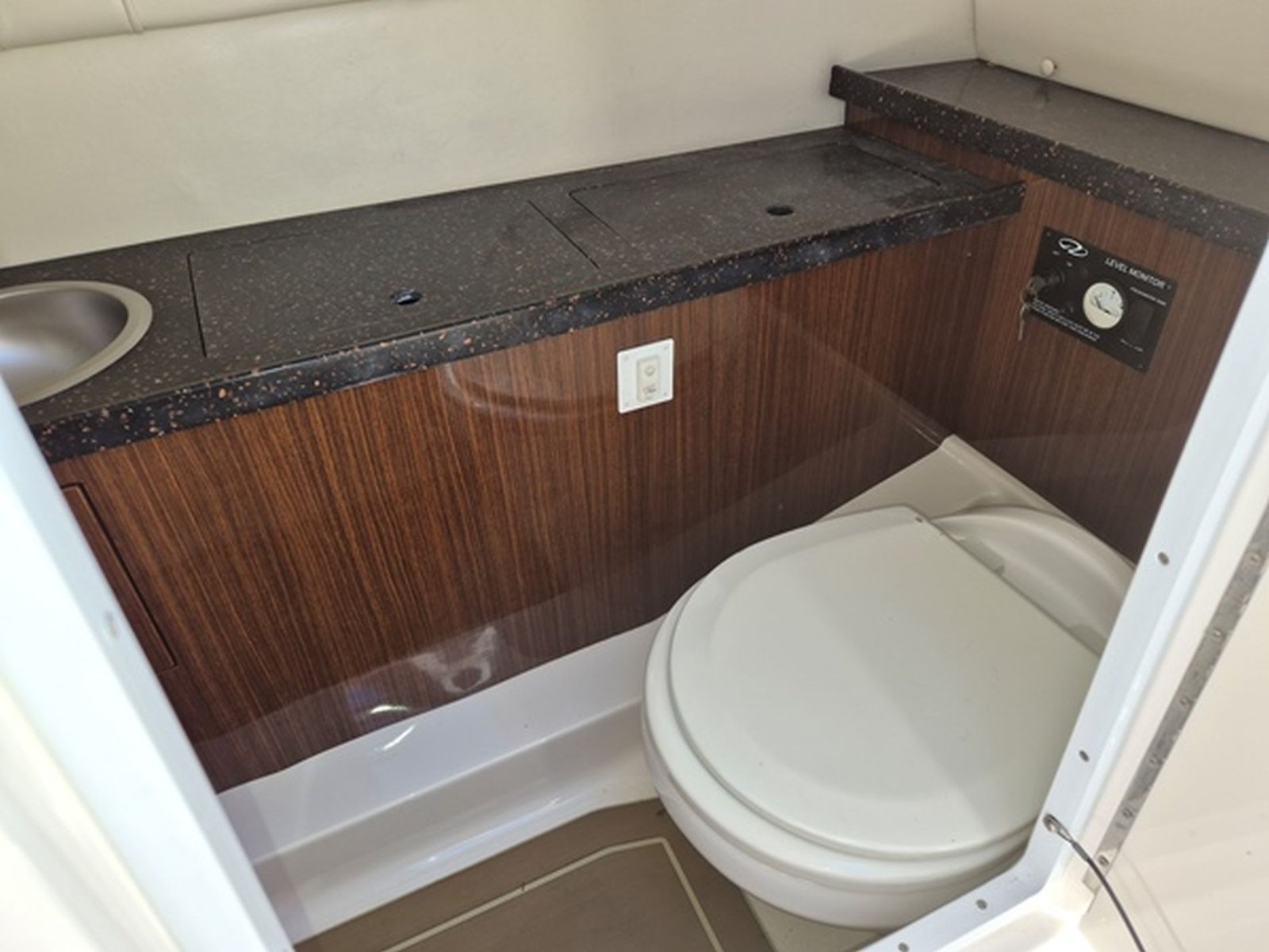 REGAL 27 FASDECK – Image 8