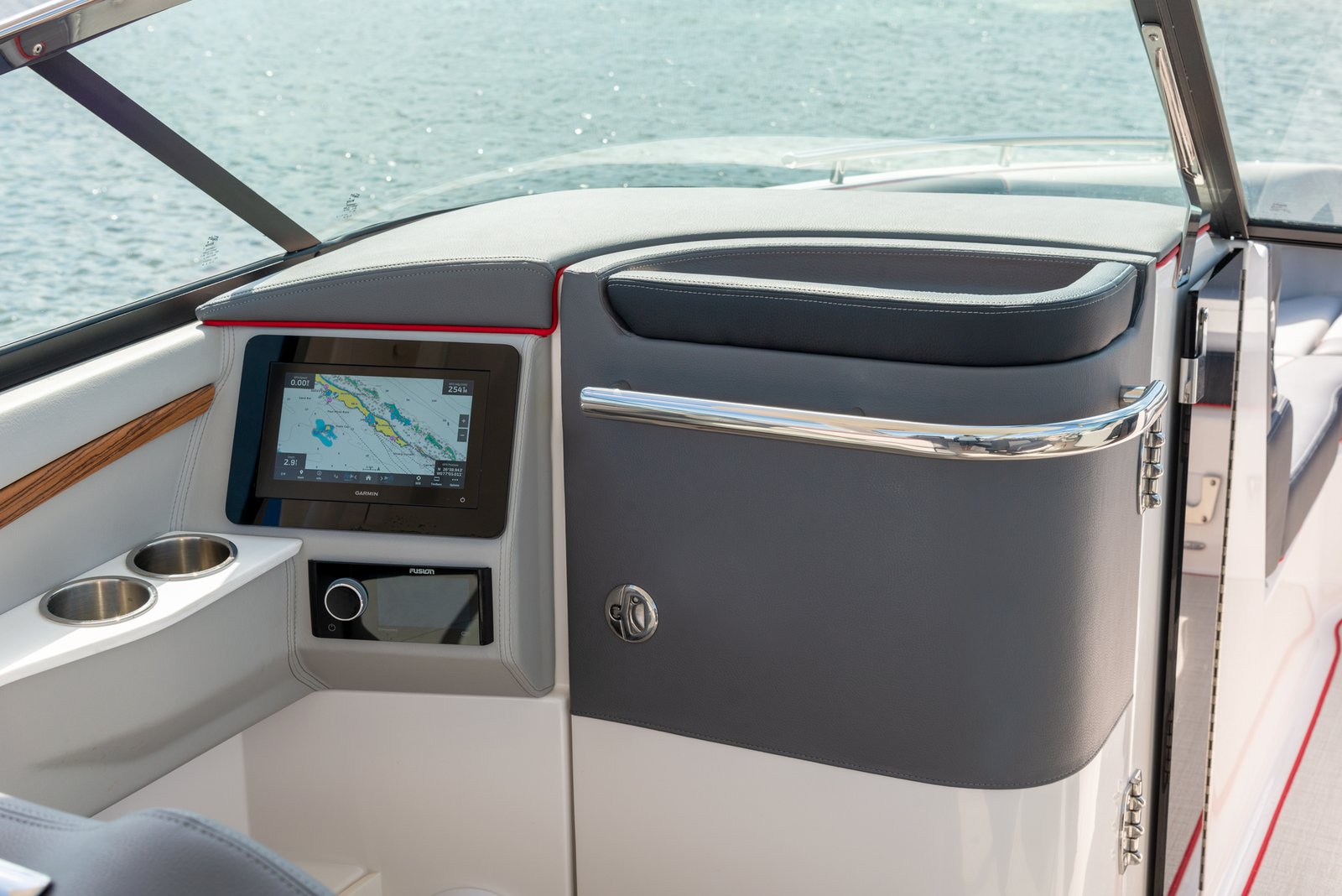 REGAL LX9 – Image 14