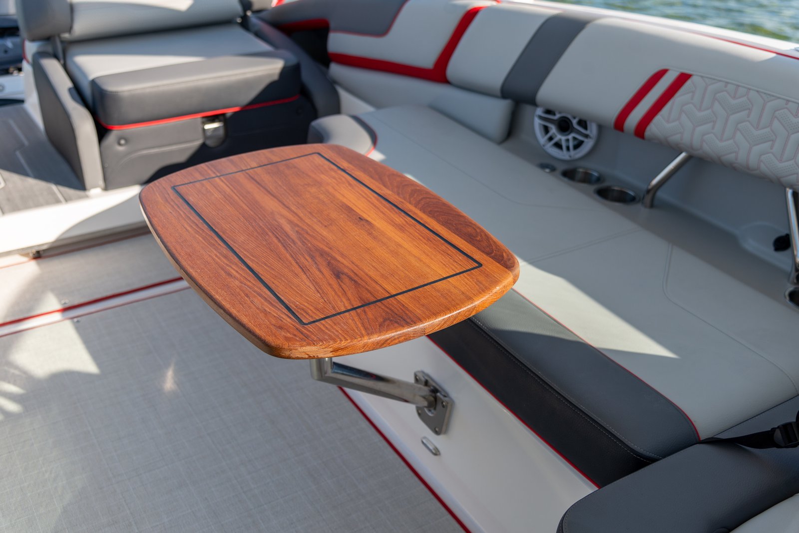 REGAL LX9 – Image 13